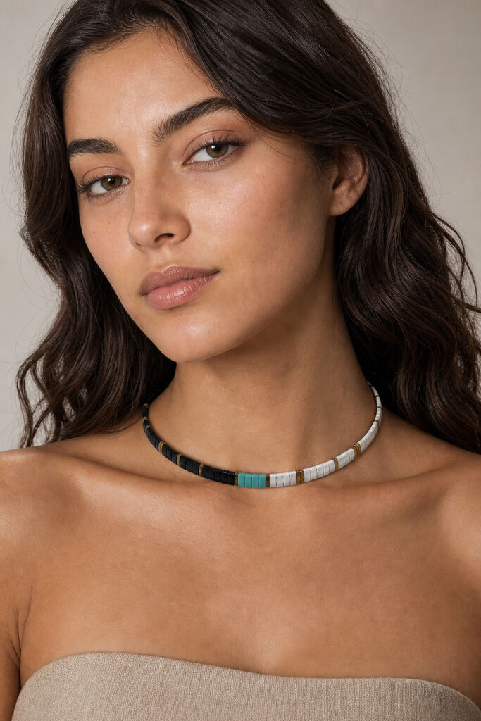 White/Black Necklace