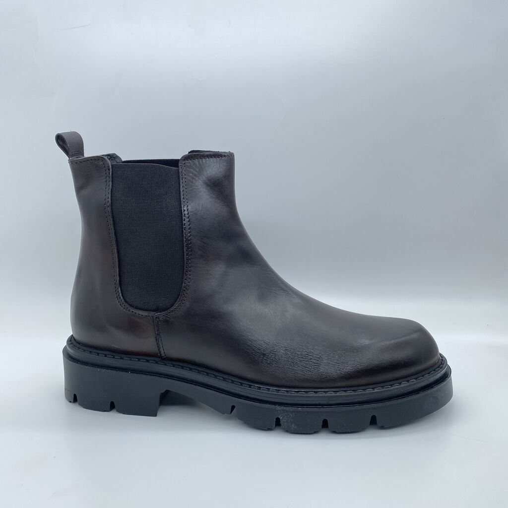 Black Leather Chelsea Boot with Chunky Sole