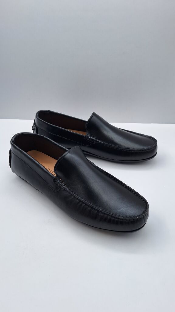 Black Leather Loafers with Classic Stitching