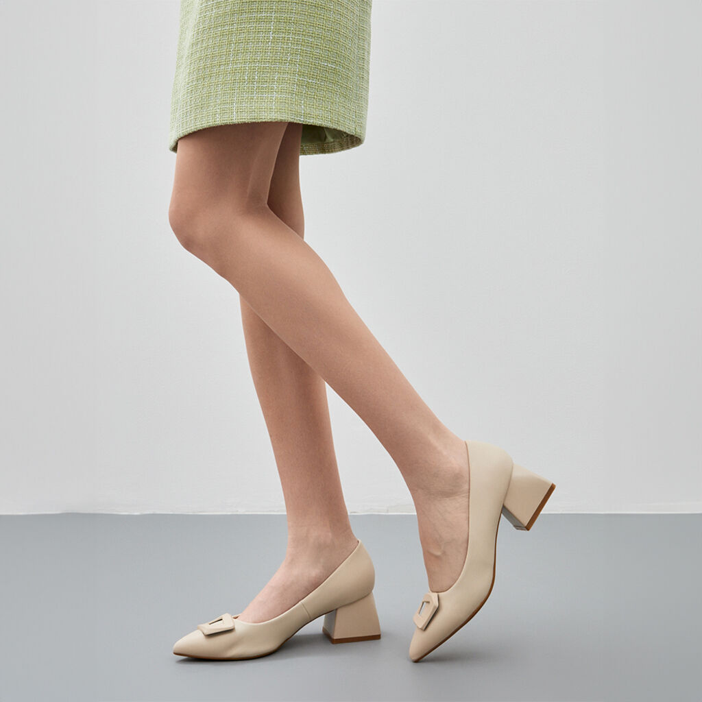 Ivory Leather Block Heel Shoes with Decorative Buckle