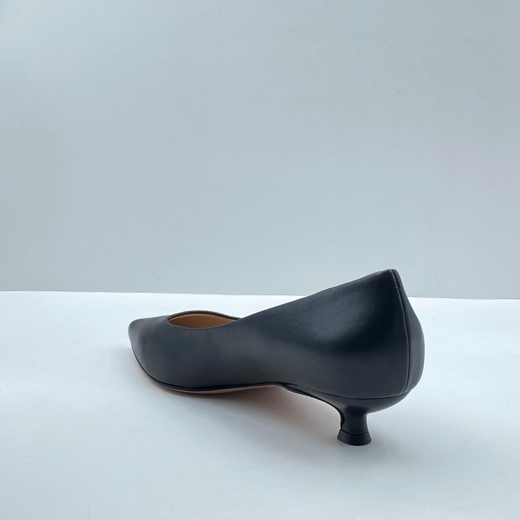 Black Leather Pumps with Kitten Heel