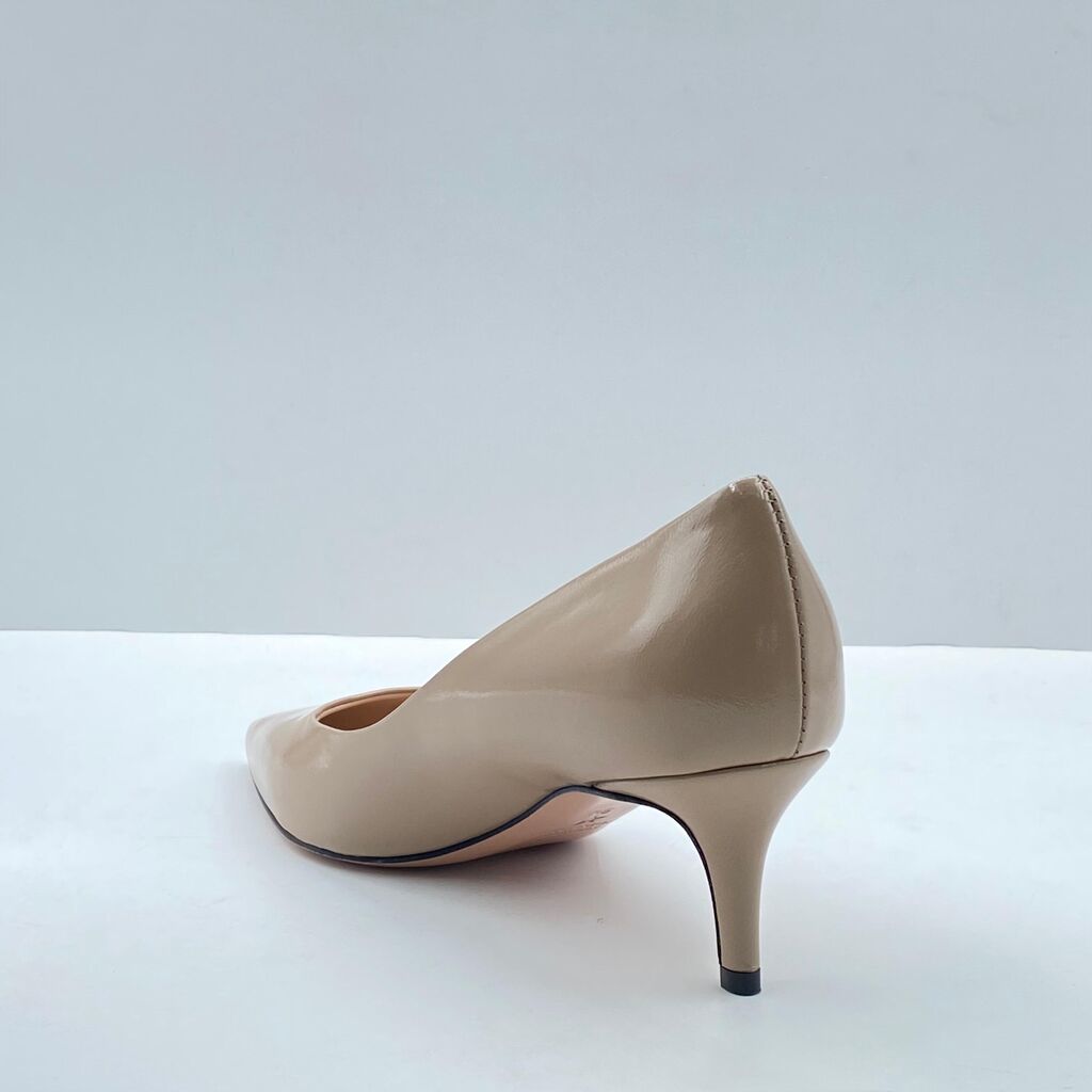 Beige Patent Pointed Pumps with Mid Heel