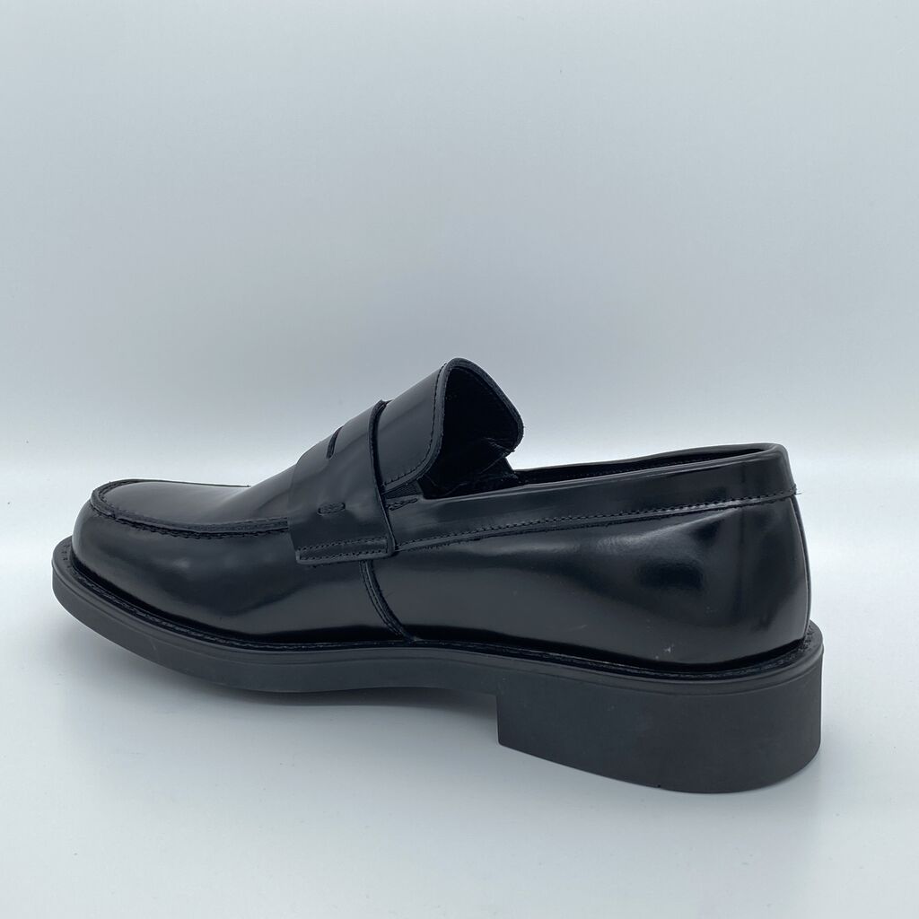 Black Leather Loafer with Classic Penny Strap