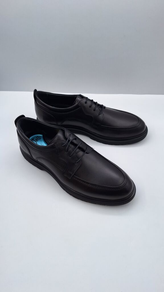 Black Leather Derby Shoes with Classic Lace-up