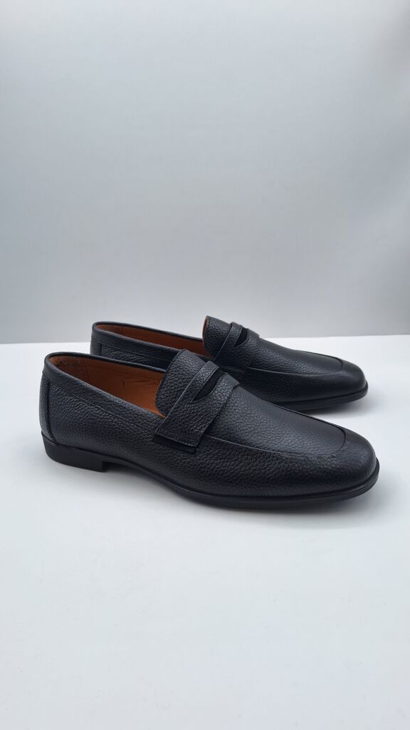 Black Textured Loafers with Slim Sole