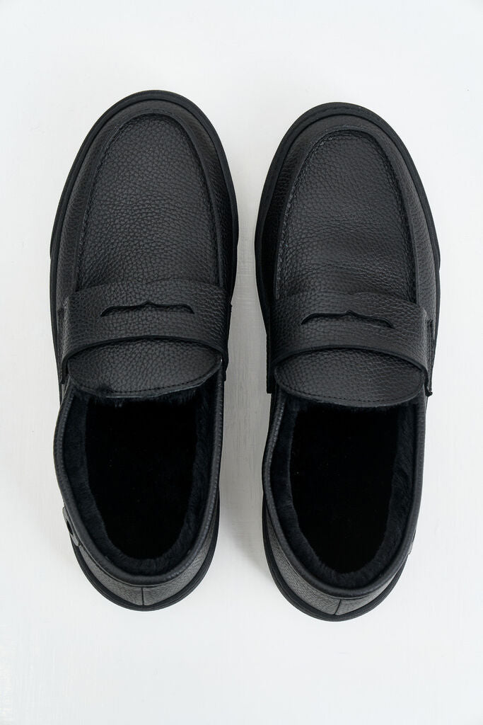 Black Textured Loafer with Sleek Design