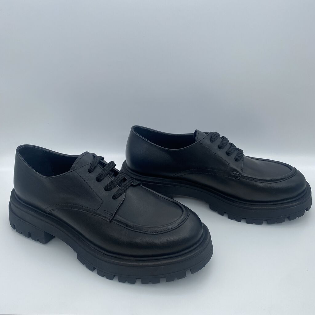 Black Leather Classic Lace-Up Shoes with Chunky Sole