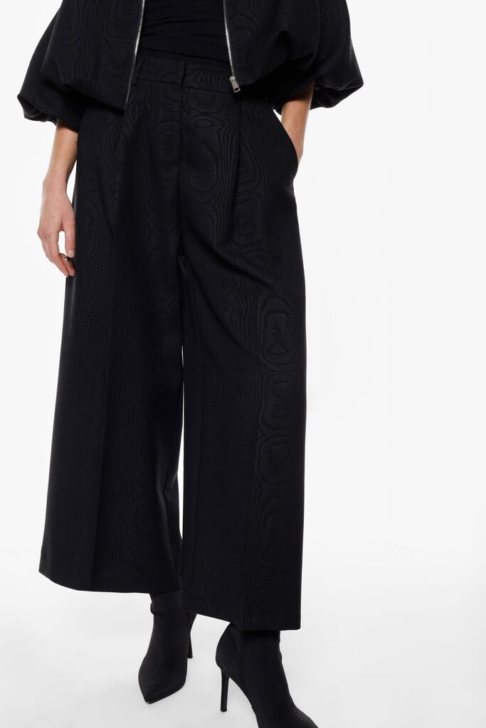 Black Jacquard Wide-Leg Culottes