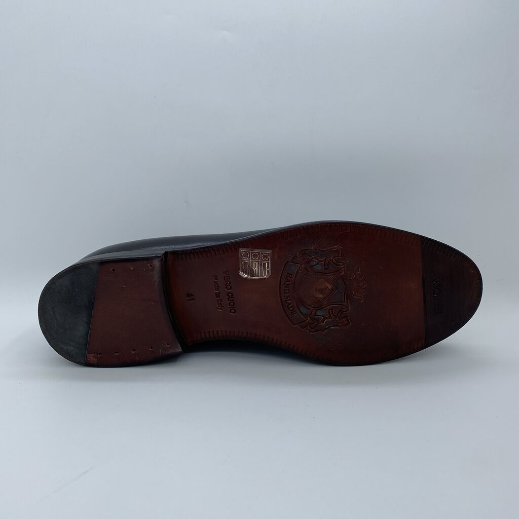 Black Leather Derby Shoes with Lace-Up Detail