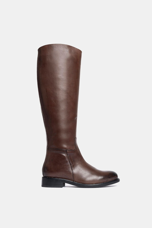 Brown Leather Knee-High Boots with Classic Silhouette