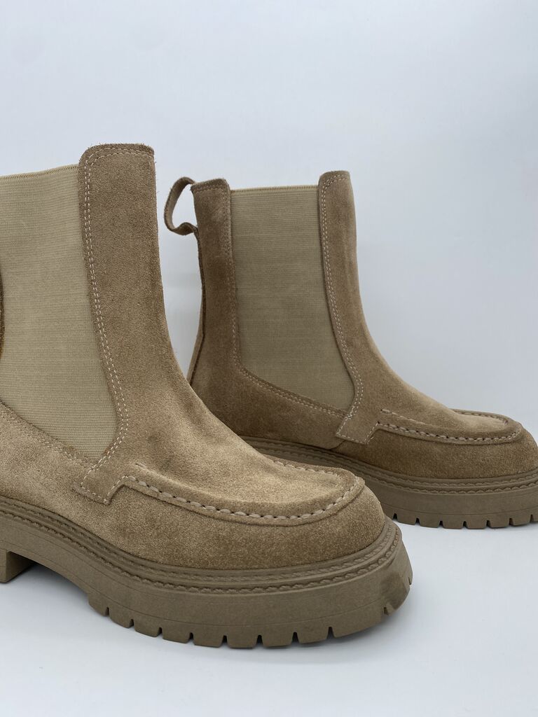 Black Leather Ankle Boot with Chunky Sole