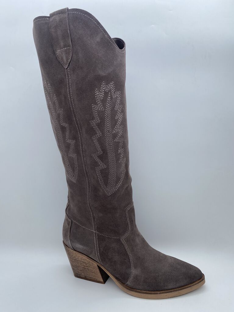 Brown Suede Western Boots with Embroidered Detail