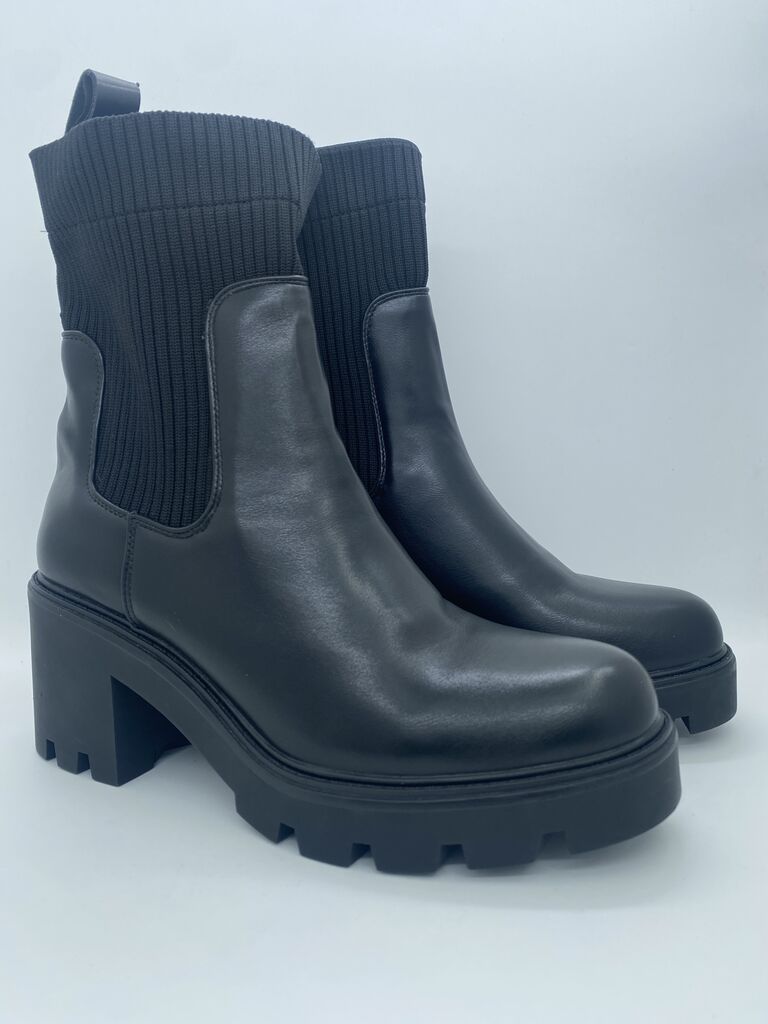 Black Ribbed Ankle Boots with Chunky Sole