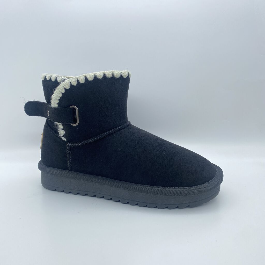 Black Cozy Boot with Stitch Detailing