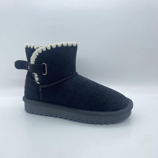 Black Cozy Boot with Stitch Detailing