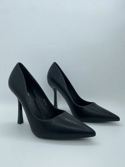 Black Classic Pointed-Toe Heels