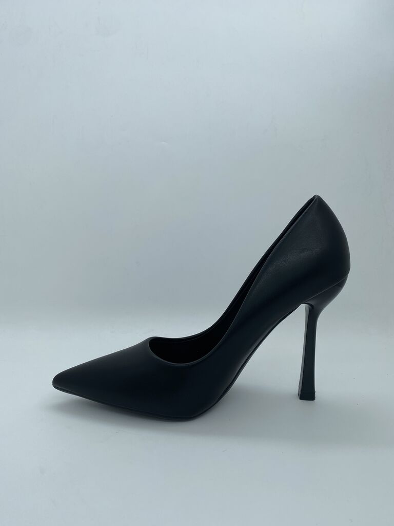 Black Classic Pointed-Toe Heels
