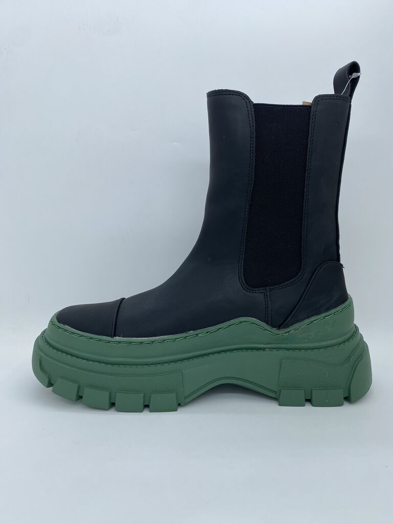 Black Chunky Sole Leather Boot with Contrast Sole