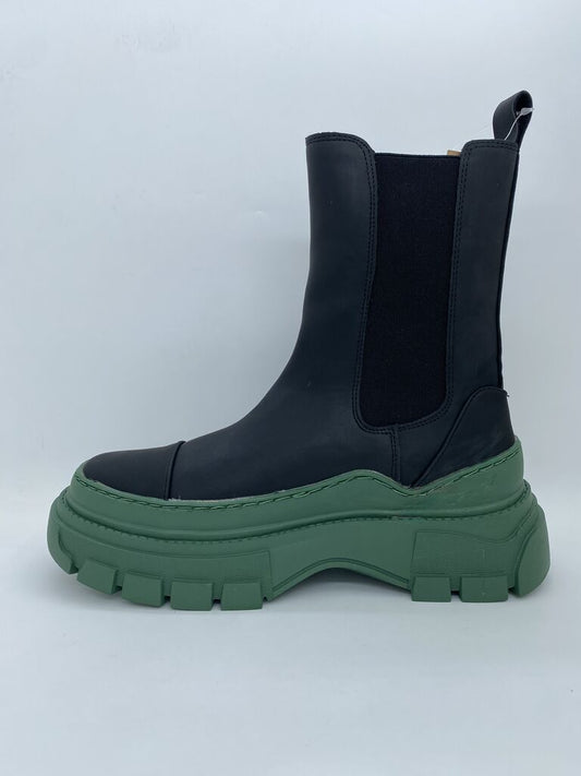 Black Chunky Sole Leather Boot with Contrast Sole