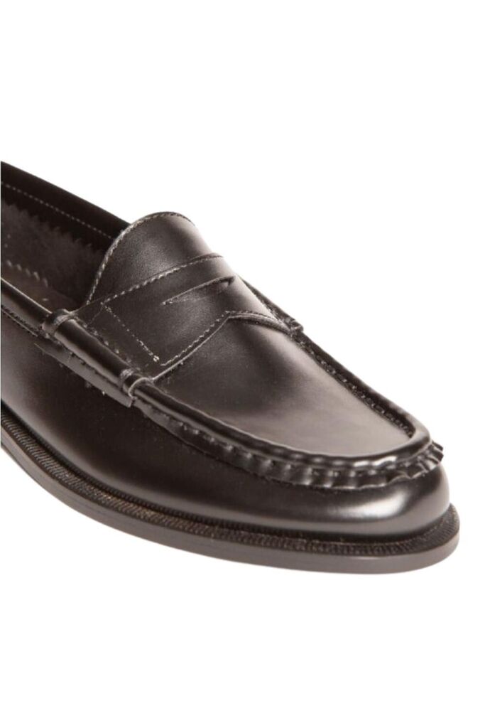 Black Leather Loafers with Classic Stitch Detail