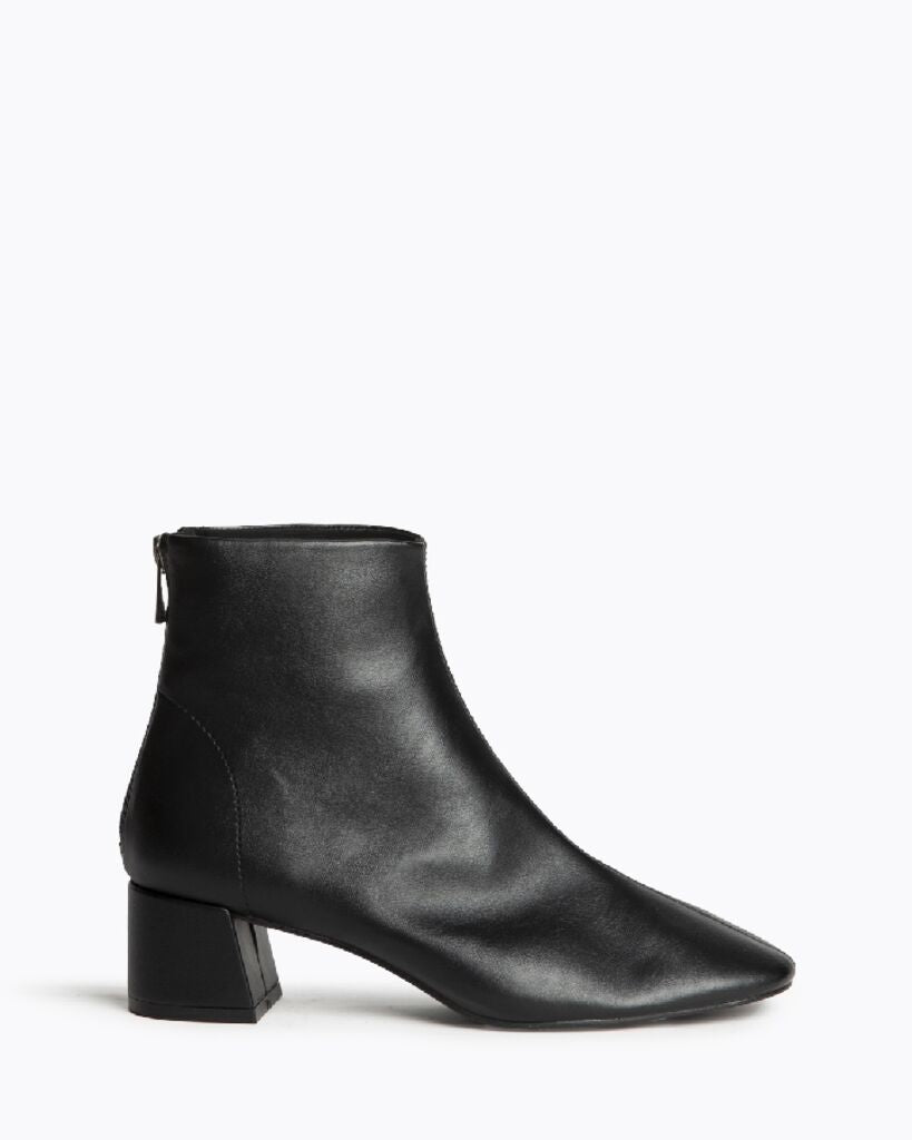 Black Ankle Boots with Block Heel and Zip Closure