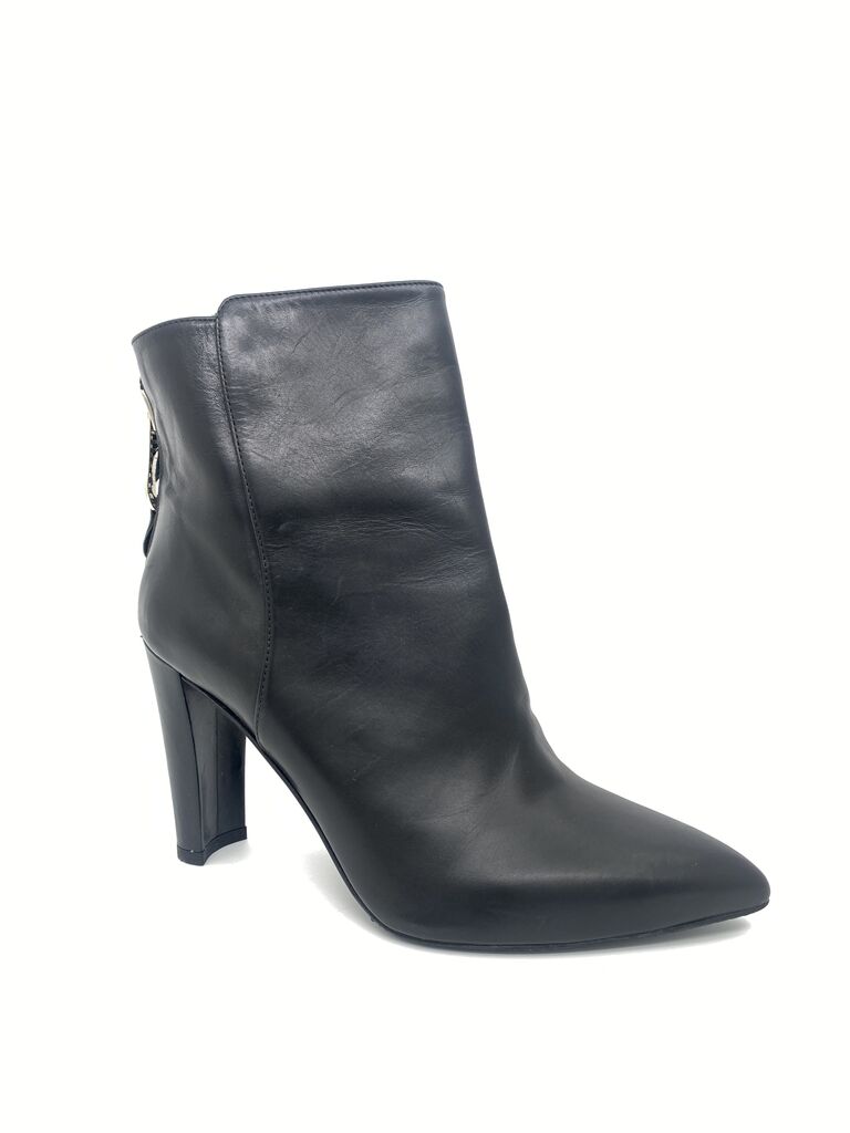 Black Ankle Boot with Heel and Zip Detailing