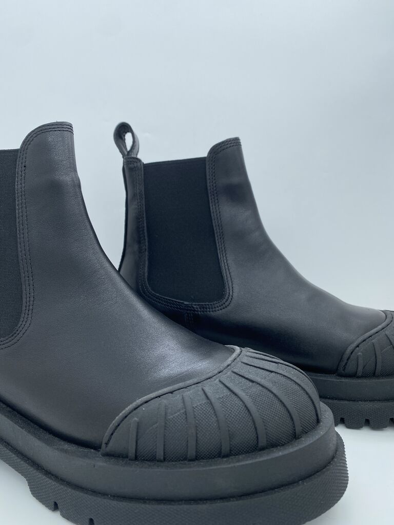 Black Leather Chelsea Boot with Ribbed Cap Toe