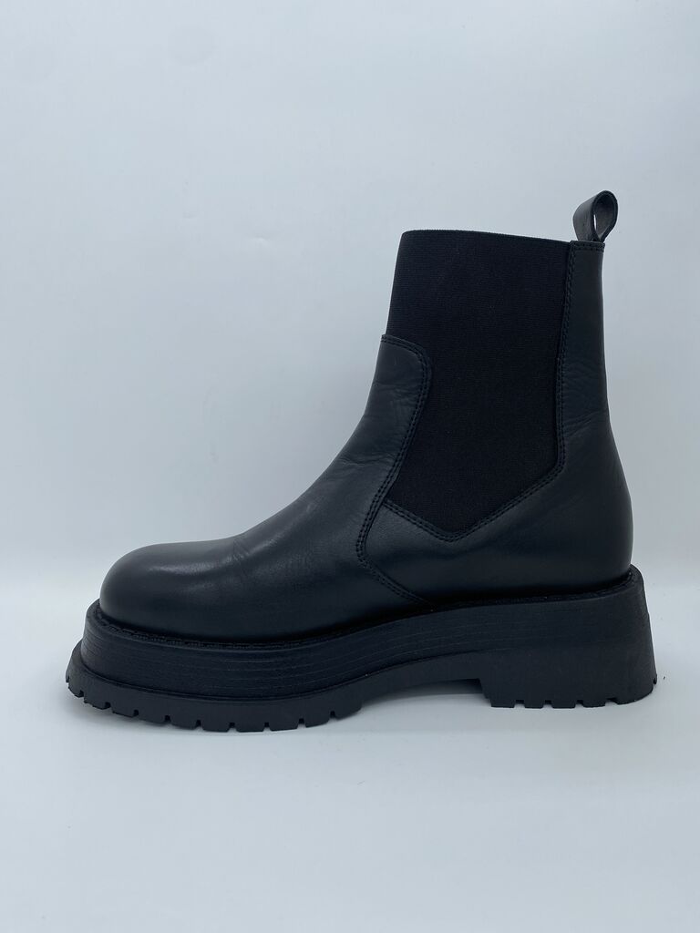 Black Textured Chelsea Boot with Chunky Sole