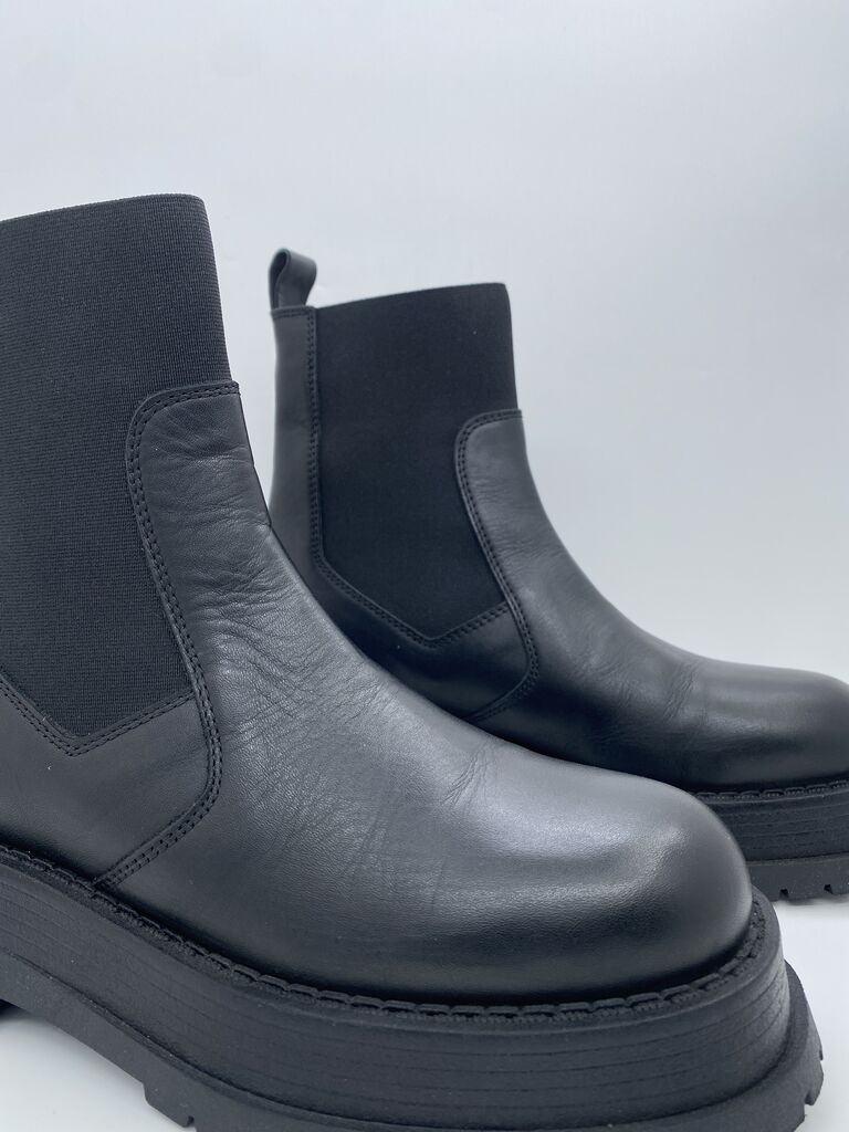 Black Textured Chelsea Boot with Chunky Sole
