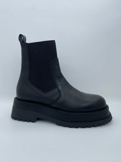 Black Textured Chelsea Boot with Chunky Sole