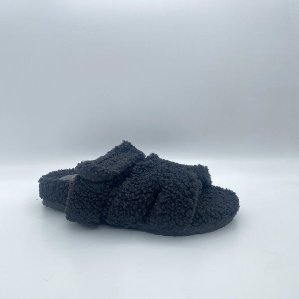 Black Faux Fur Slide Slippers with Cushioned Comfort