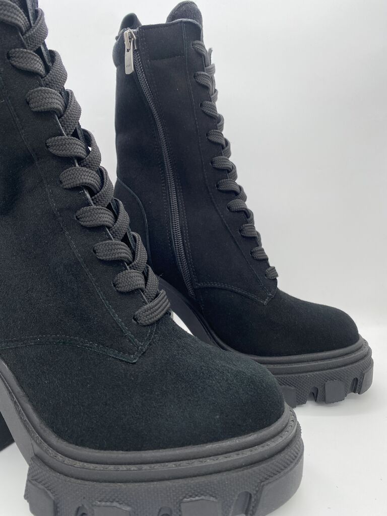 Suede BLACK