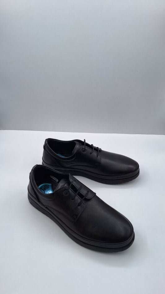 Black Leather Oxford Shoes with Lace-Up Closure