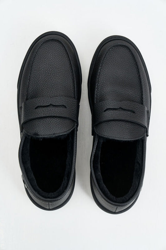 Black Textured Loafer with Sleek Design