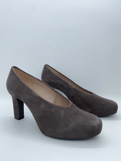 Brown Suede Pumps with Chunky Heel