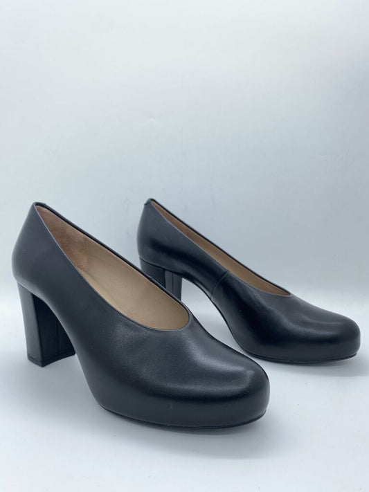 Black Block-Heeled Pumps with Rounded Toe