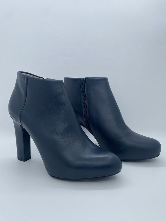 Black Leather Ankle Boots with Sleek Zip Closure