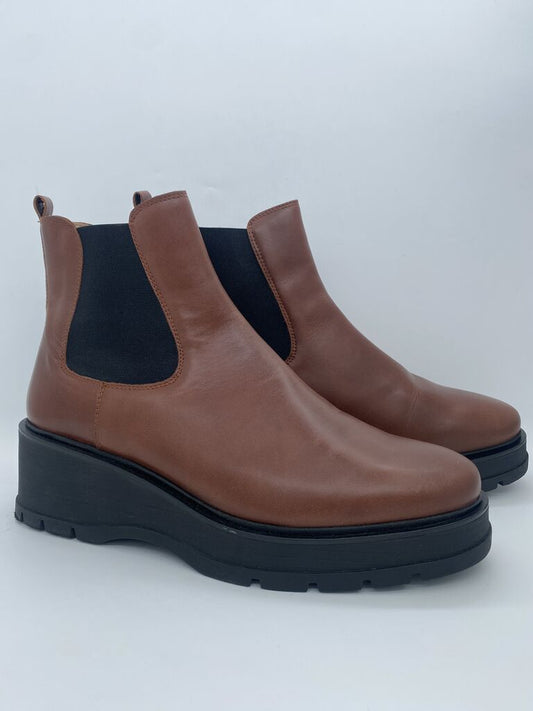 Brown Leather Chelsea Boots with Platform Sole