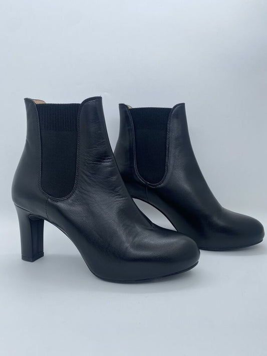 Black Leather Ankle Boot with Elastic Gusset