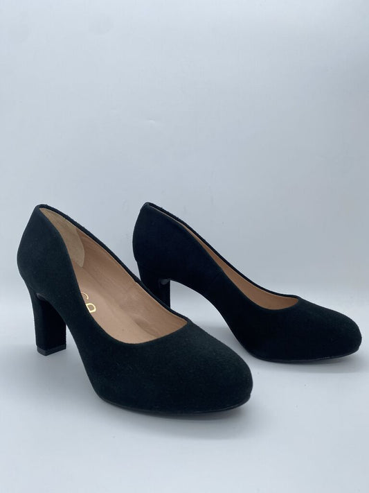 Black Suede Heeled Pumps with Rounded Toe