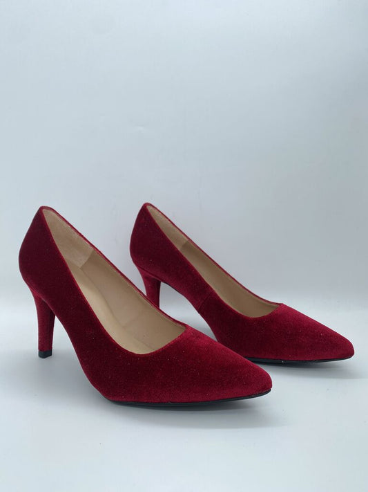 Ruby Velvet Pumps with Elegant Silhouette