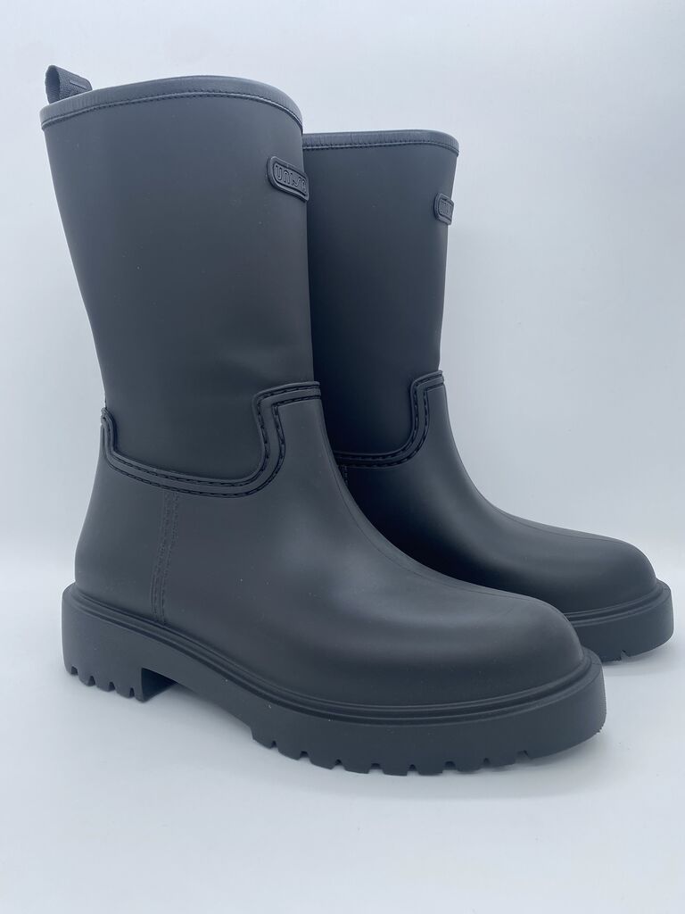 Black Matte Mid-Calf Boots with Rugged Sole
