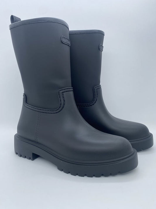 Black Matte Mid-Calf Boots with Rugged Sole
