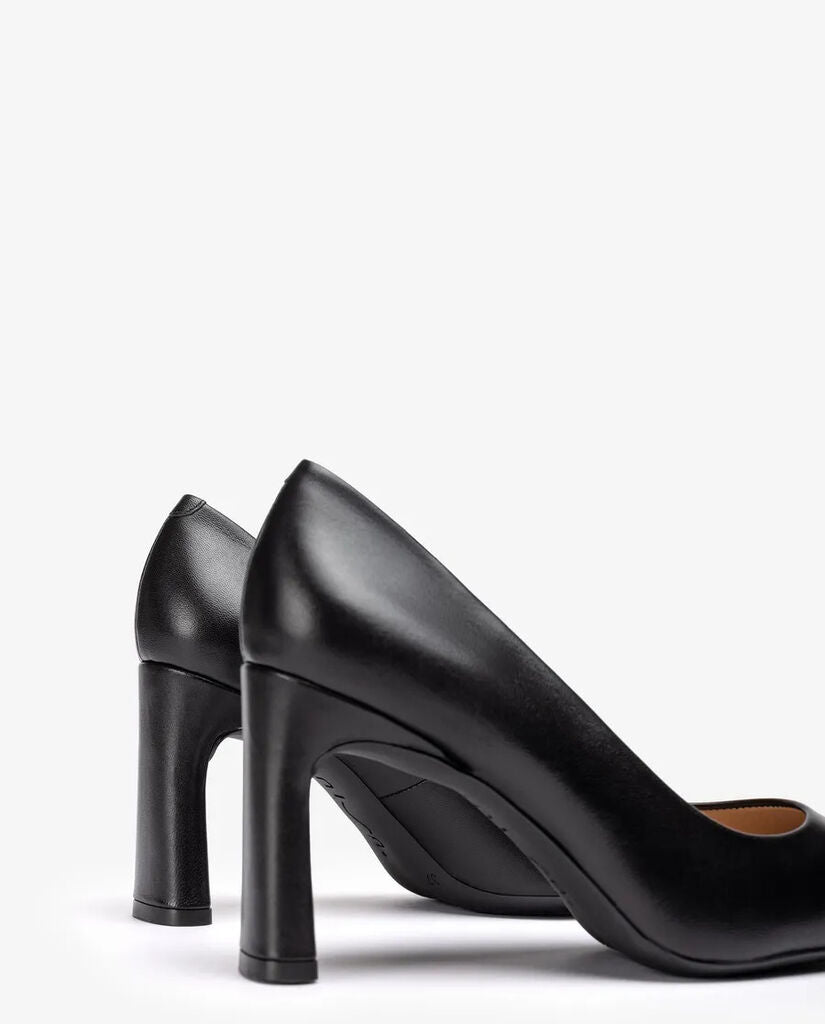 Black Leather Pumps with Sleek Heel