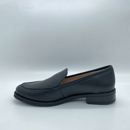 Black Leather Loafer with Classic Silhouette