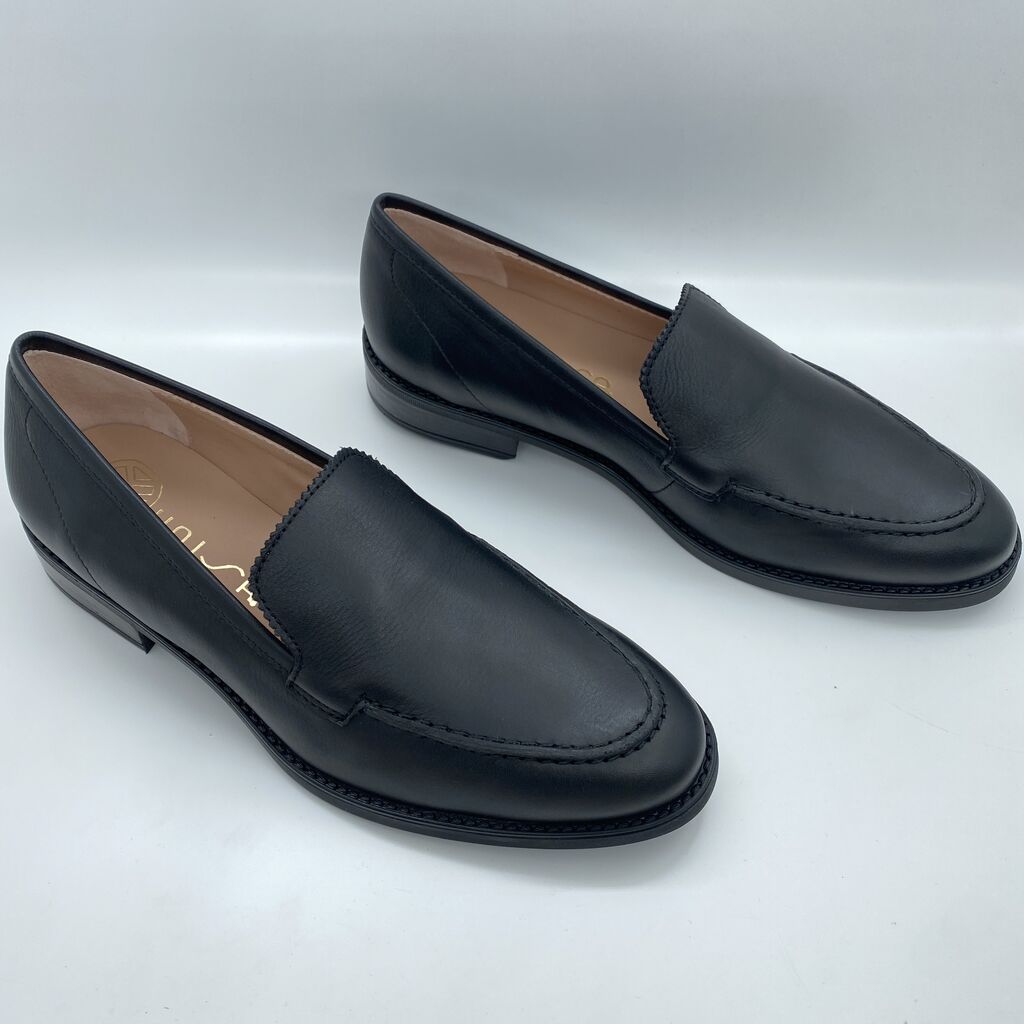 Black Leather Loafer with Classic Silhouette