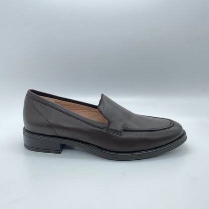 Brown Leather Loafers with Classic Silhouette