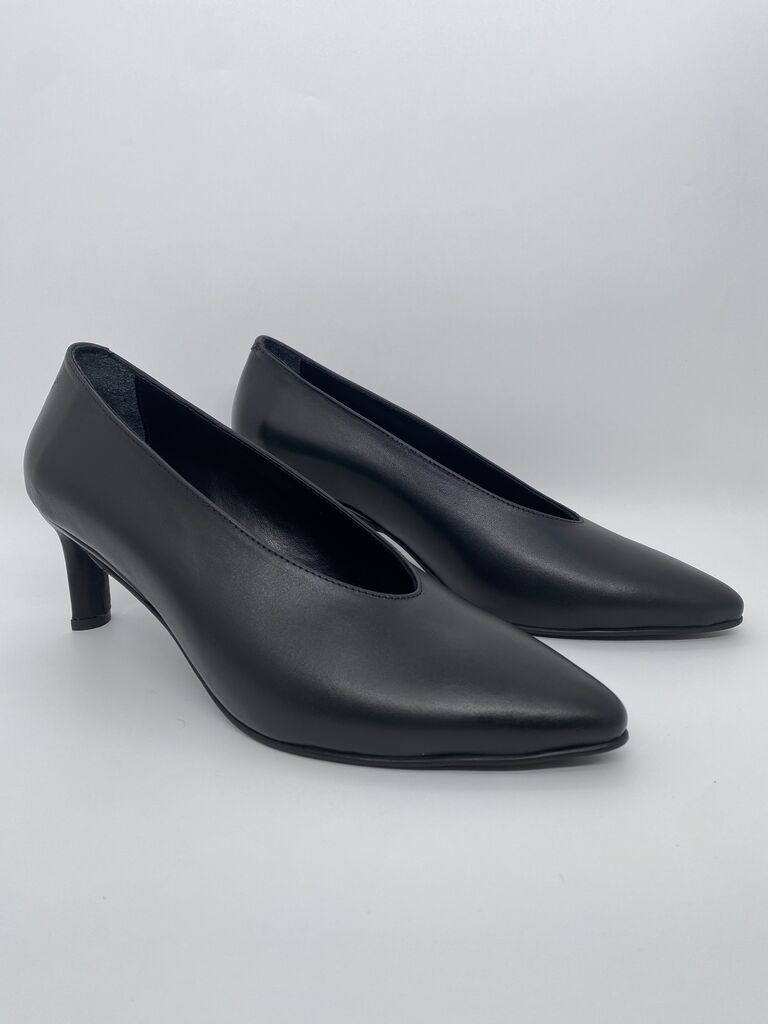 Black Sleek Leather Heel with Pointed Toe