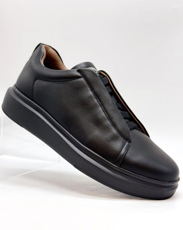 Black Leather Low-Top Sneakers with Cushioned Sole