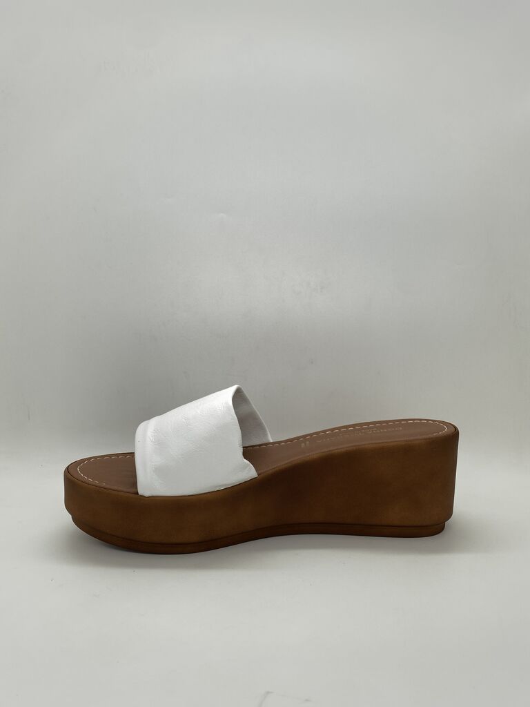 White Textured Sandal with Platform Heel